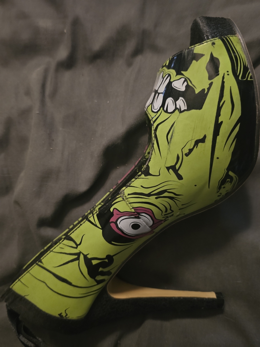 Green & Pink Graphic IRON FIST Zombie High Heel Pump PEEPTOE - Picture 2 of 9